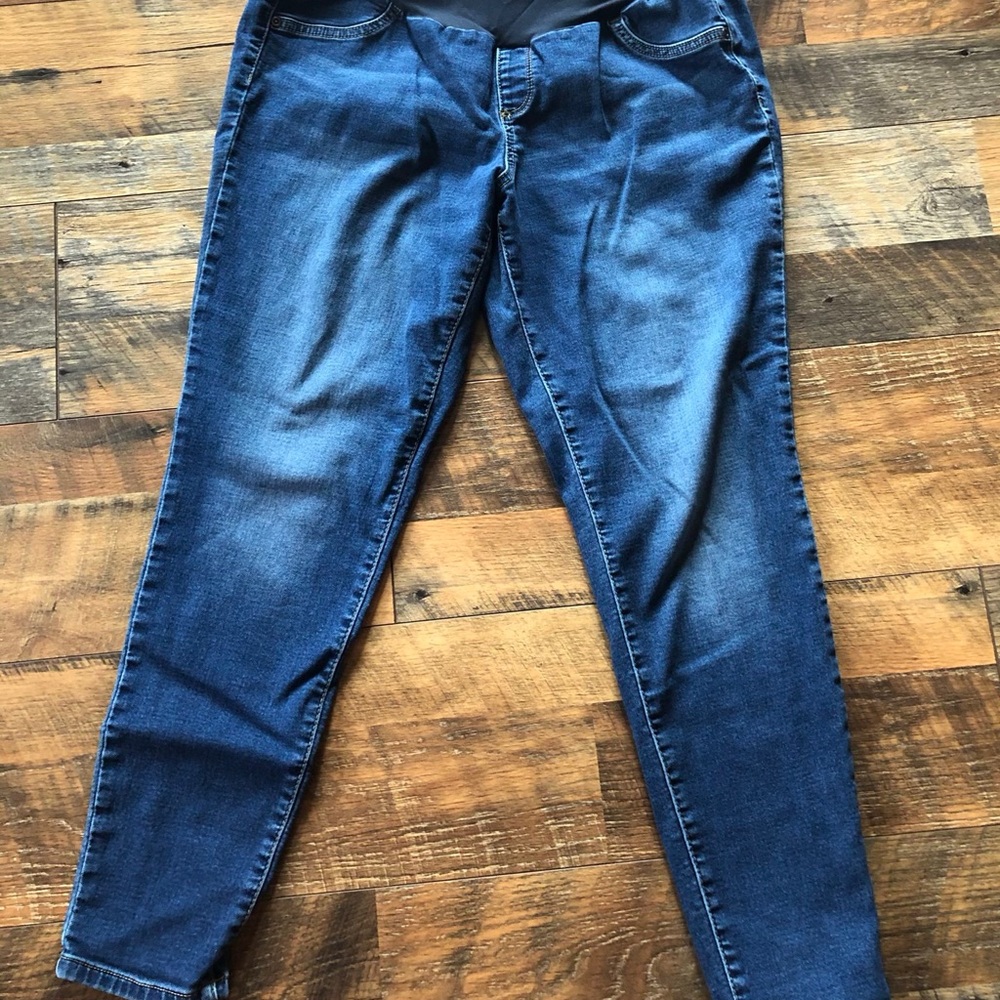 Like new maternity jeggings